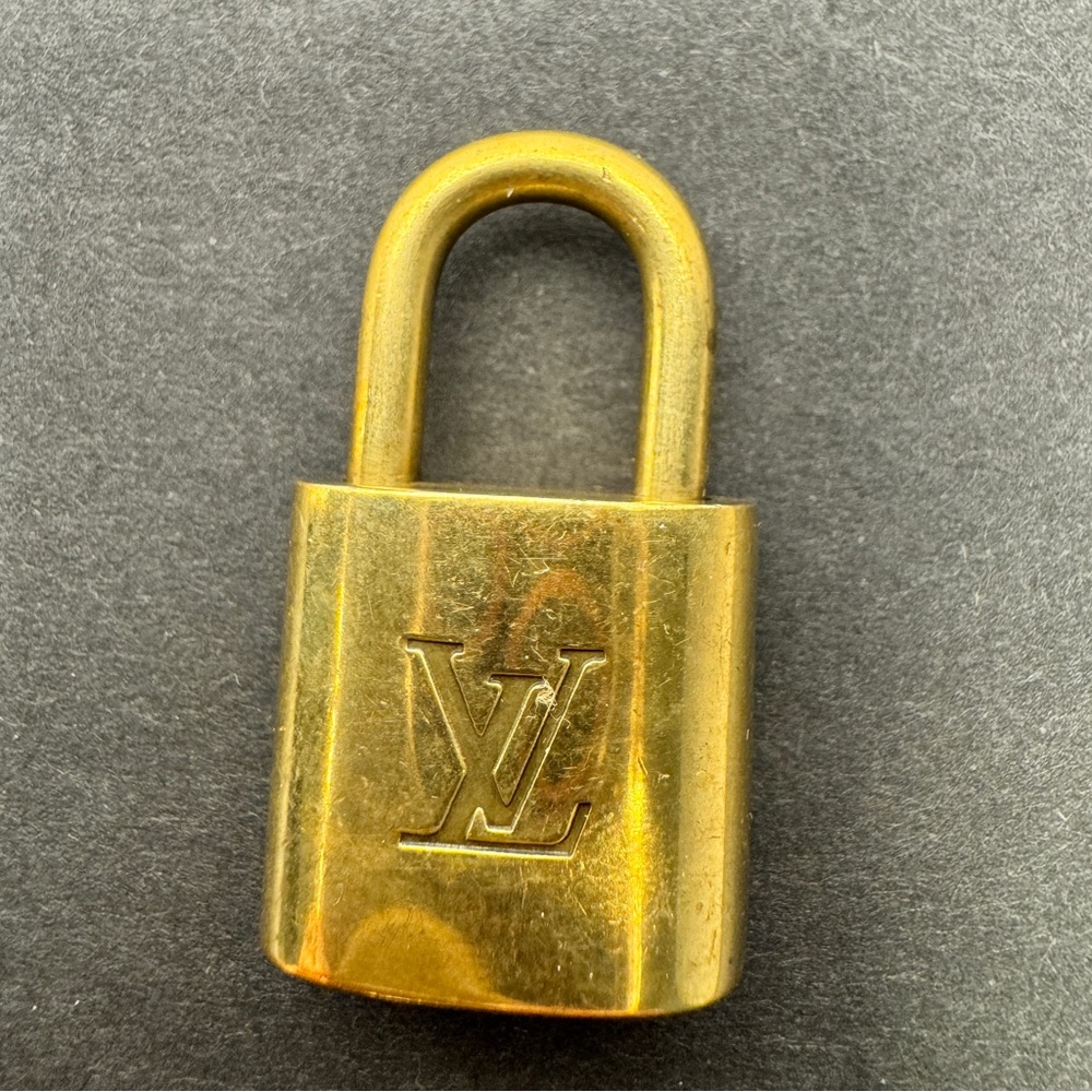 Louis Vuitton 310 Gold Padlock No Key